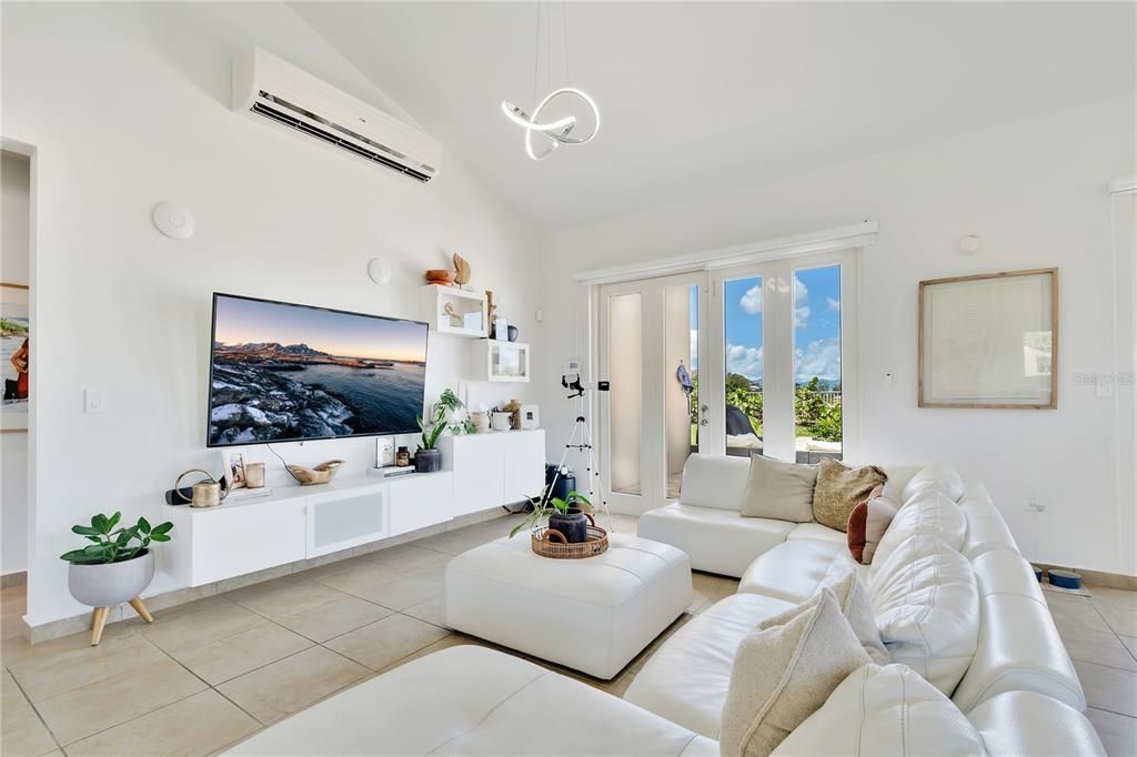 For Sale: $1,190,000 (4 beds, 3 baths, 2762 Square Feet)