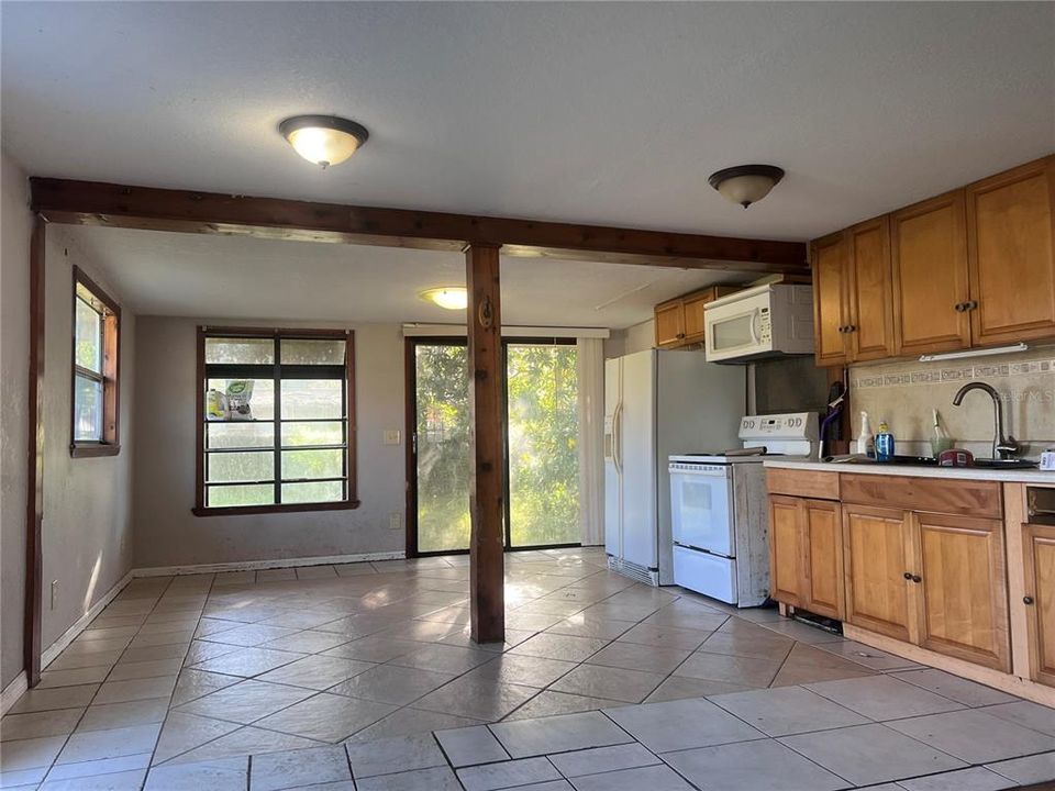 For Sale: $139,900 (2 beds, 1 baths, 1020 Square Feet)