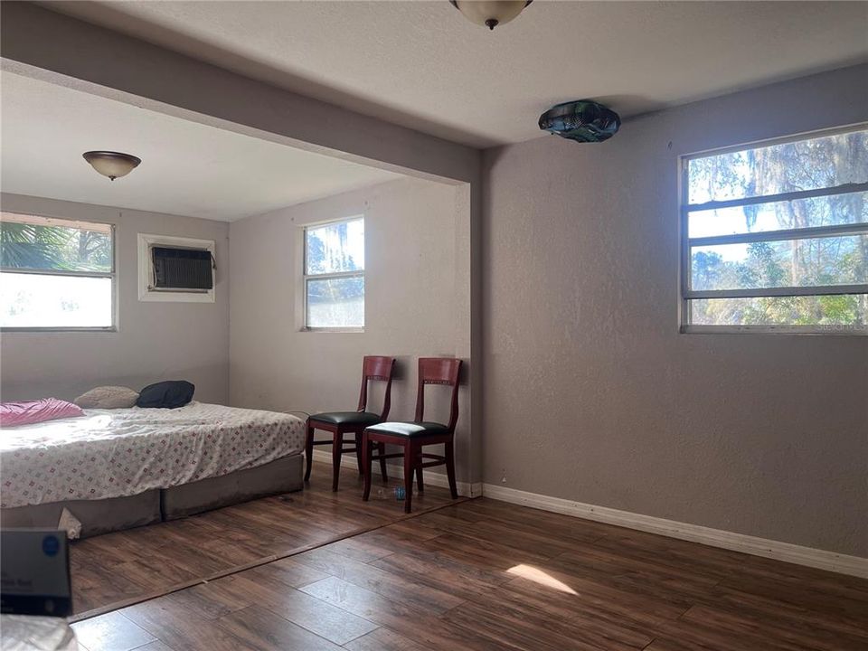 For Sale: $139,900 (2 beds, 1 baths, 1020 Square Feet)