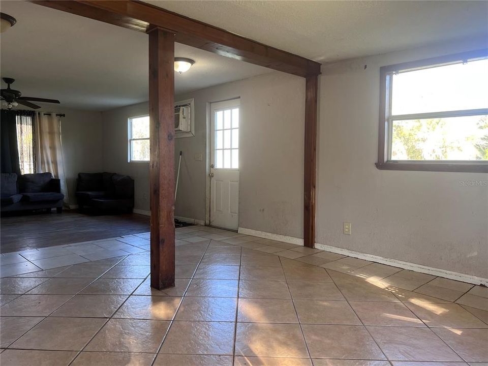 For Sale: $139,900 (2 beds, 1 baths, 1020 Square Feet)