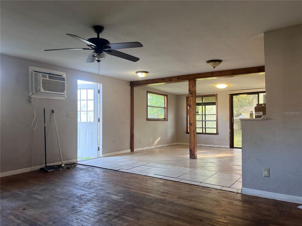 For Sale: $139,900 (2 beds, 1 baths, 1020 Square Feet)