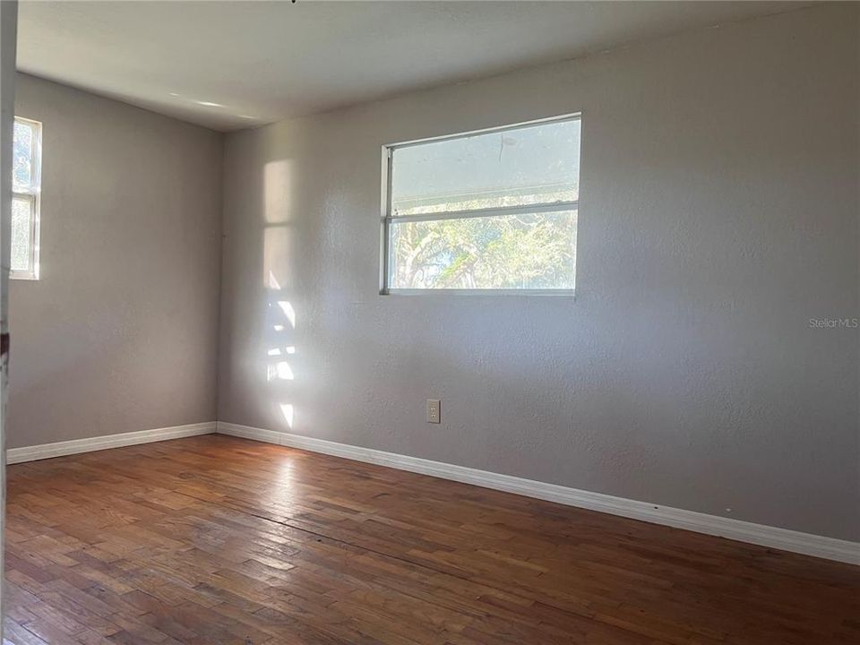 For Sale: $139,900 (2 beds, 1 baths, 1020 Square Feet)