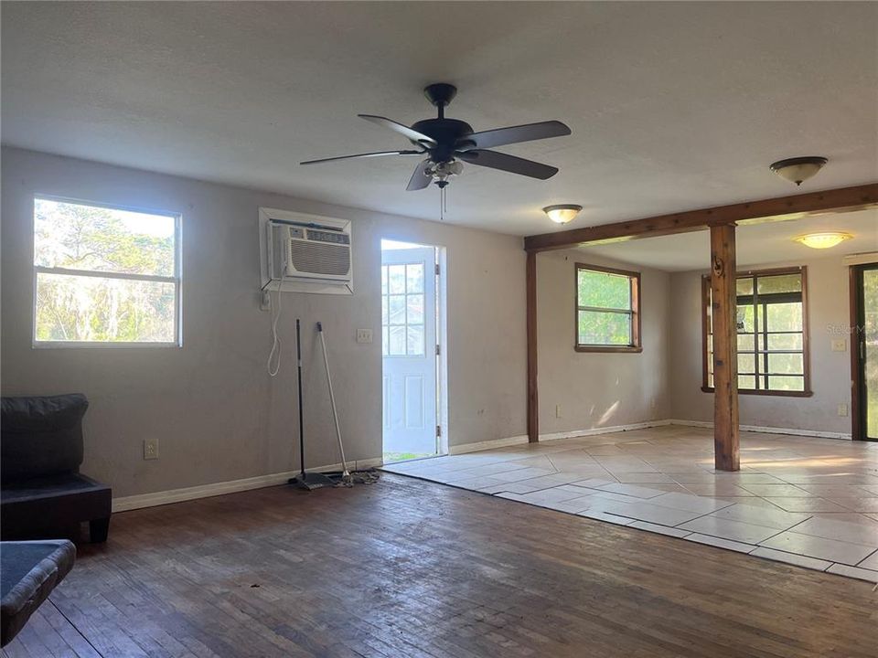 For Sale: $139,900 (2 beds, 1 baths, 1020 Square Feet)