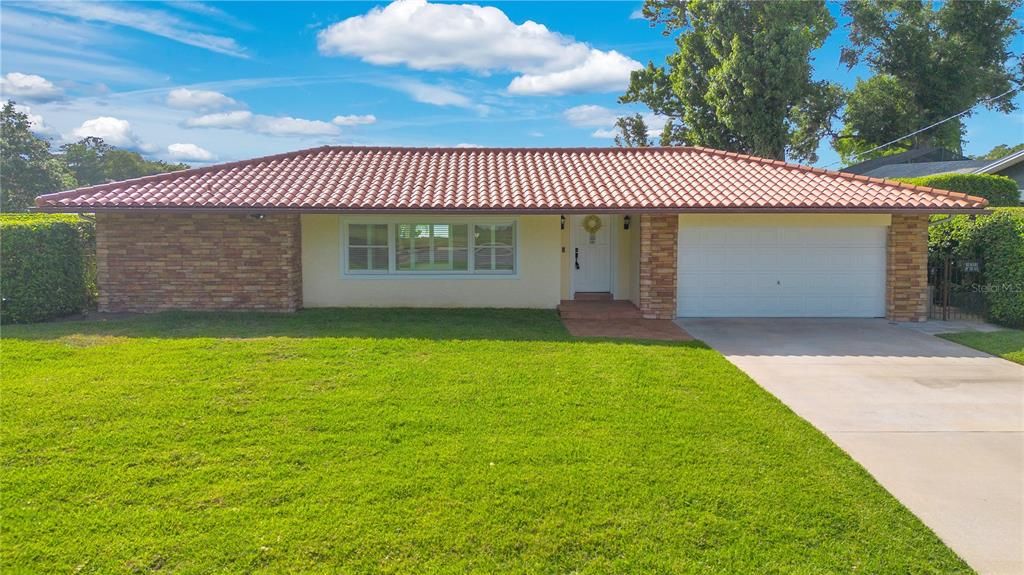 For Sale: $977,000 (3 beds, 2 baths, 2307 Square Feet)