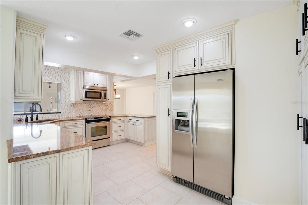 For Sale: $977,000 (3 beds, 2 baths, 2307 Square Feet)