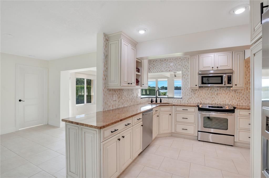 For Sale: $977,000 (3 beds, 2 baths, 2307 Square Feet)