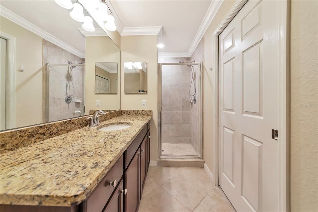 待售: $220,000 (2 贝兹, 2 浴室, 1121 平方英尺)