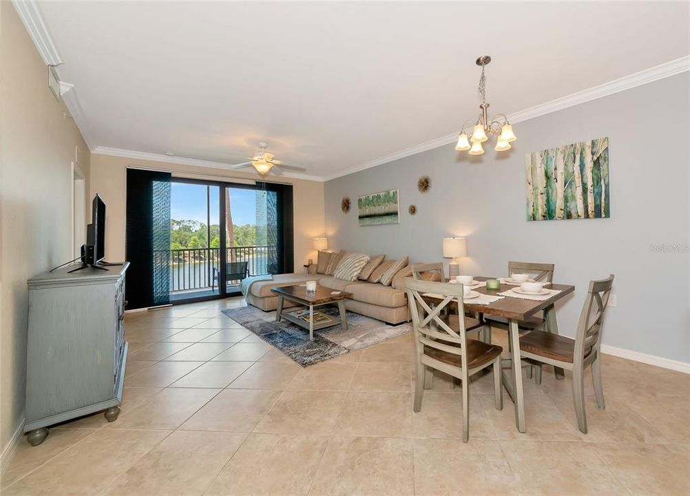 待售: $220,000 (2 贝兹, 2 浴室, 1121 平方英尺)