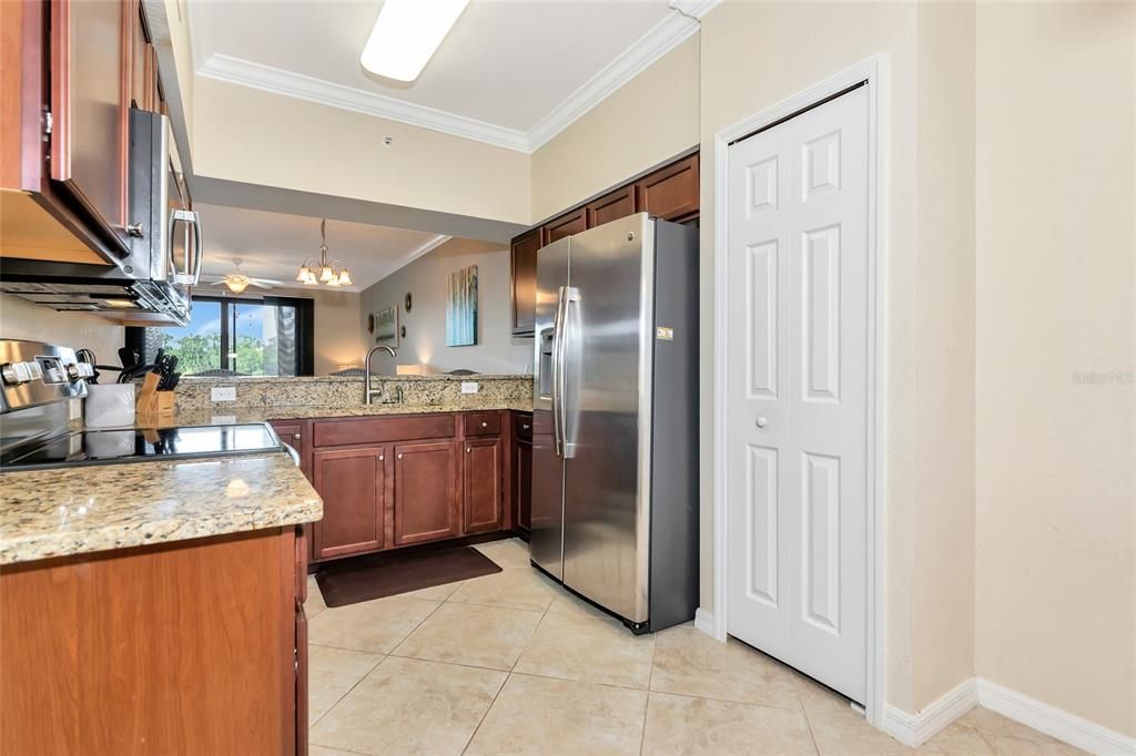 待售: $220,000 (2 贝兹, 2 浴室, 1121 平方英尺)