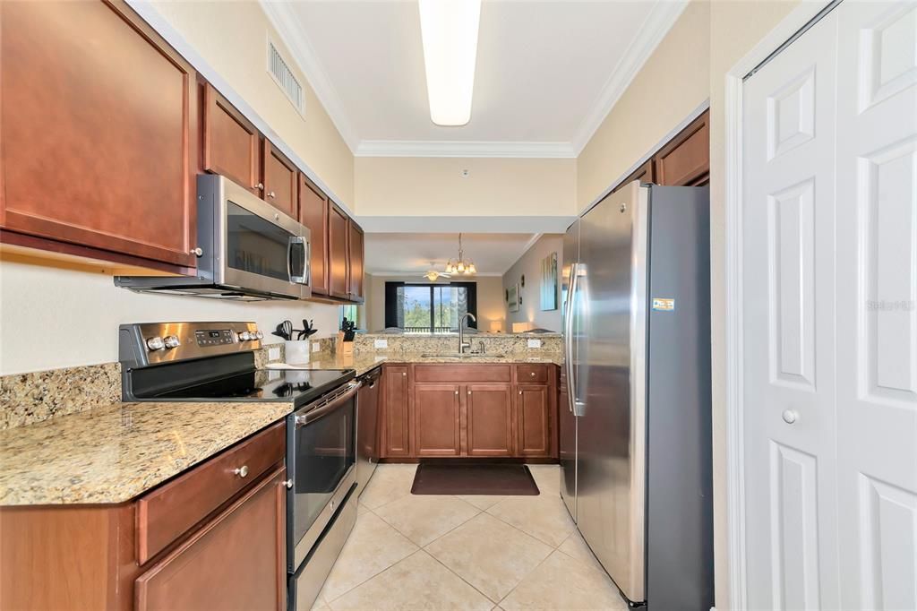 待售: $220,000 (2 贝兹, 2 浴室, 1121 平方英尺)