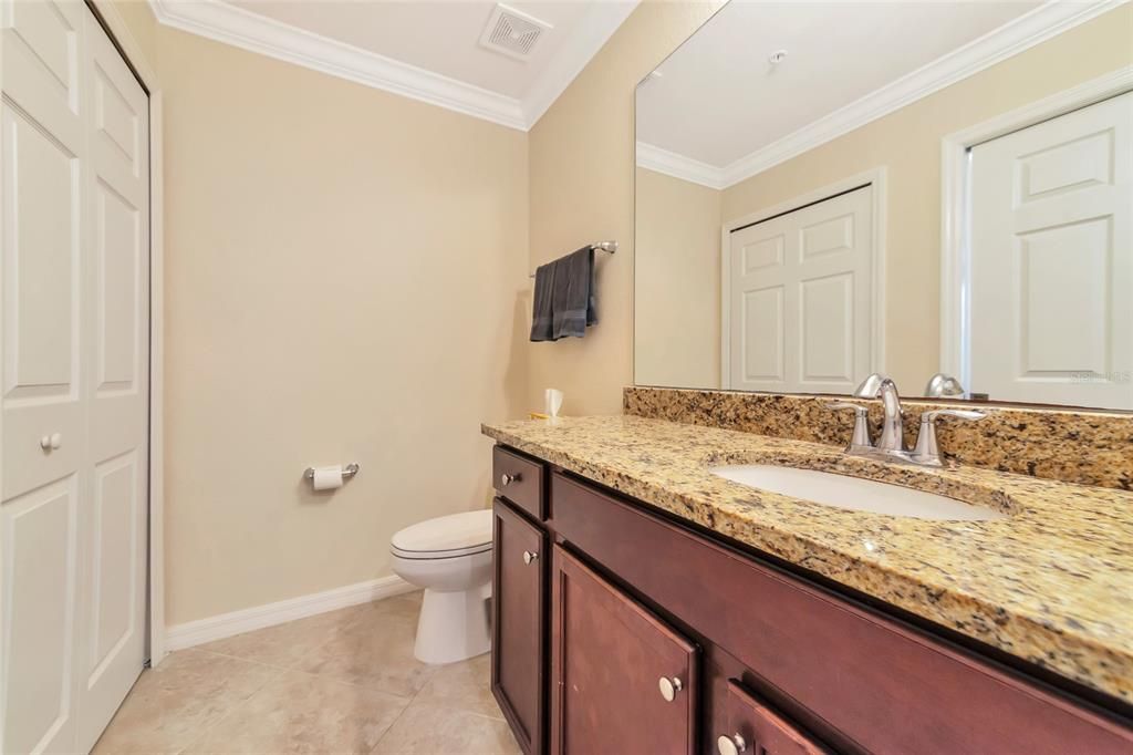 待售: $220,000 (2 贝兹, 2 浴室, 1121 平方英尺)