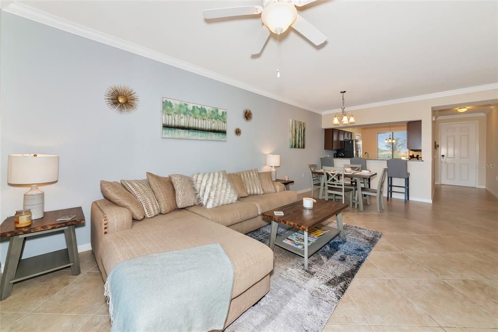 待售: $220,000 (2 贝兹, 2 浴室, 1121 平方英尺)