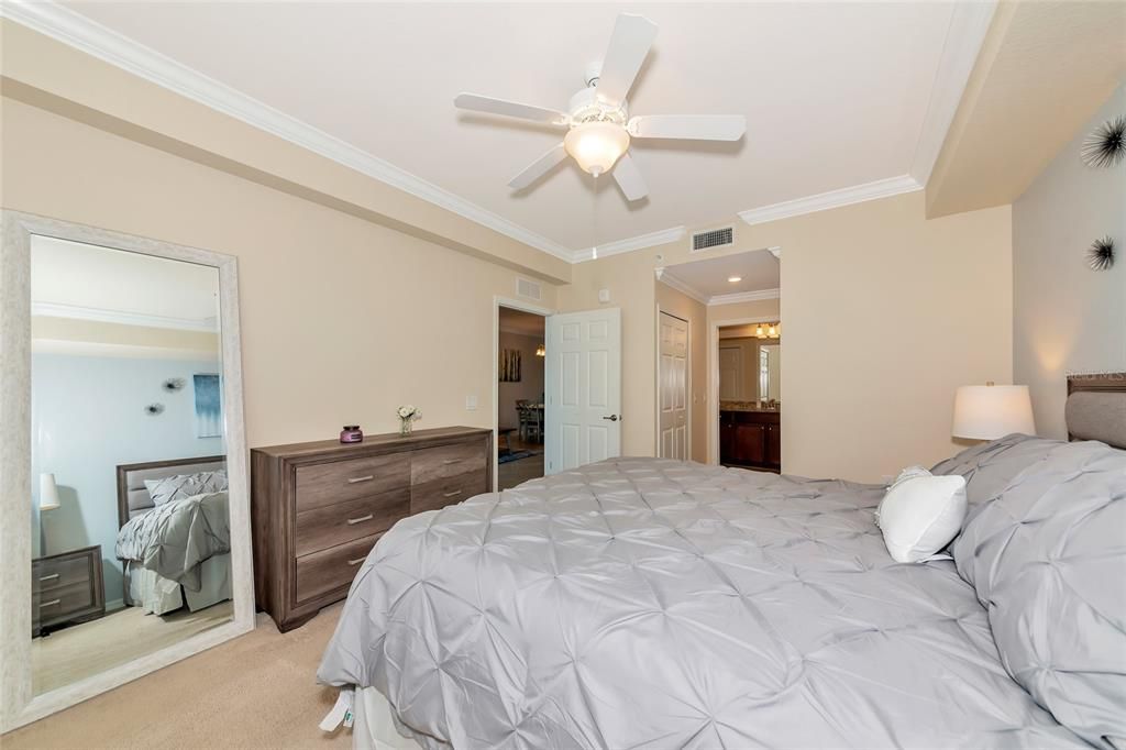 待售: $220,000 (2 贝兹, 2 浴室, 1121 平方英尺)