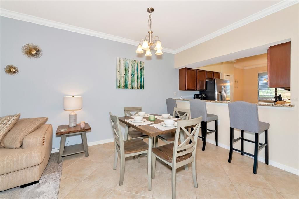 待售: $220,000 (2 贝兹, 2 浴室, 1121 平方英尺)