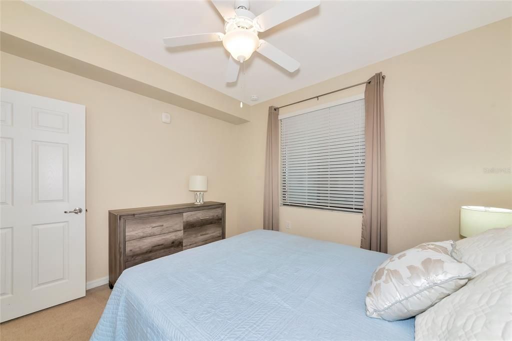 待售: $220,000 (2 贝兹, 2 浴室, 1121 平方英尺)