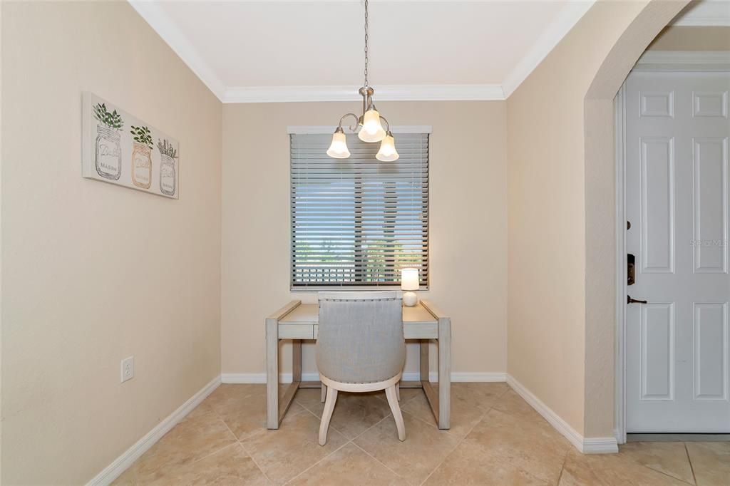 待售: $220,000 (2 贝兹, 2 浴室, 1121 平方英尺)