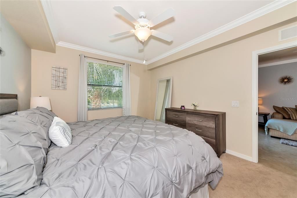 待售: $220,000 (2 贝兹, 2 浴室, 1121 平方英尺)