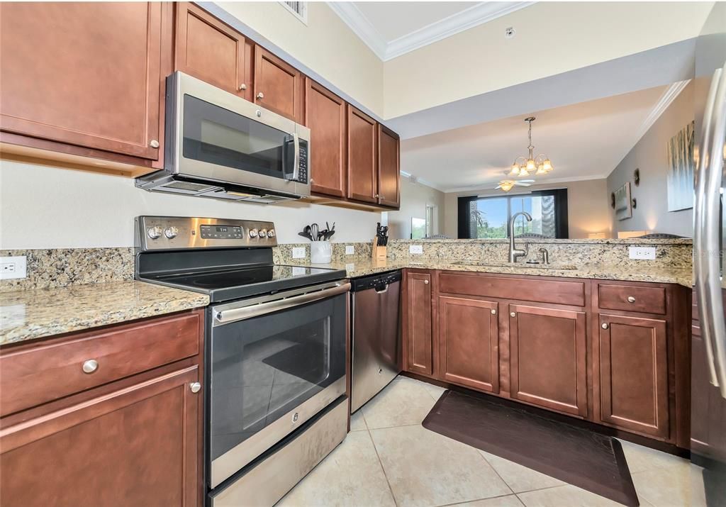 待售: $220,000 (2 贝兹, 2 浴室, 1121 平方英尺)