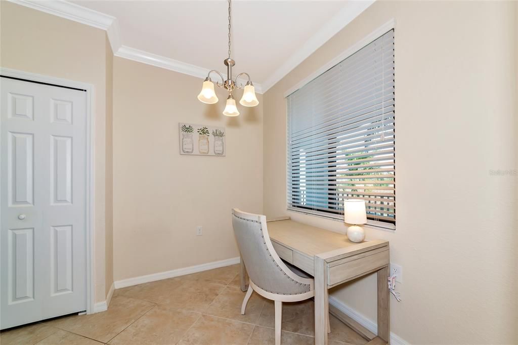 待售: $220,000 (2 贝兹, 2 浴室, 1121 平方英尺)