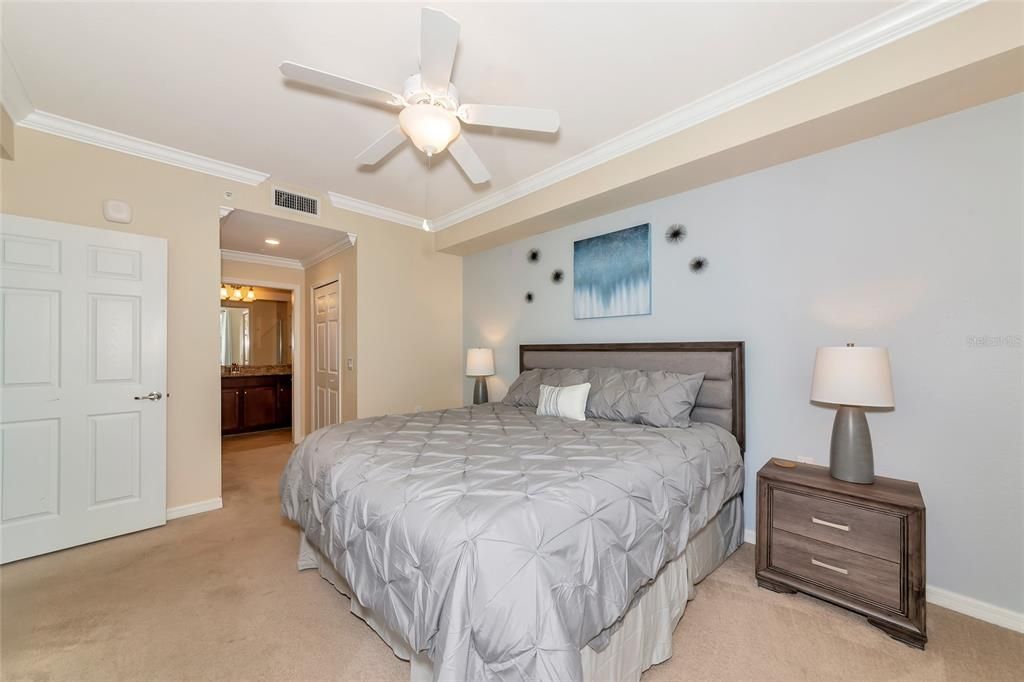 待售: $220,000 (2 贝兹, 2 浴室, 1121 平方英尺)