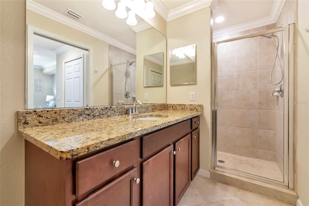 待售: $220,000 (2 贝兹, 2 浴室, 1121 平方英尺)