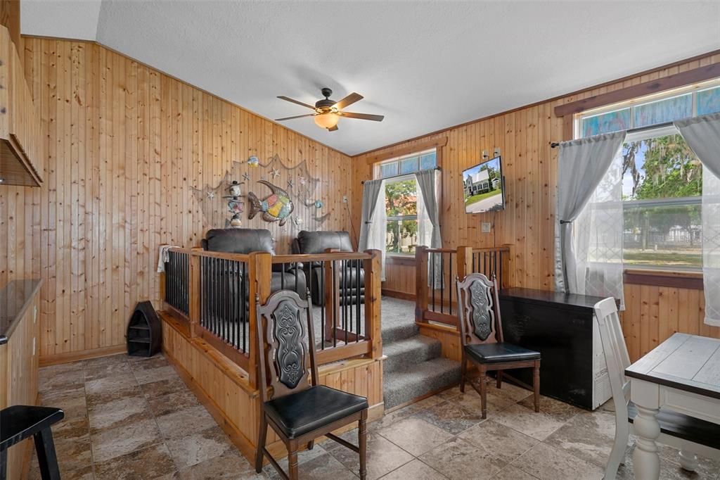 待售: $825,000 (3 贝兹, 2 浴室, 1946 平方英尺)