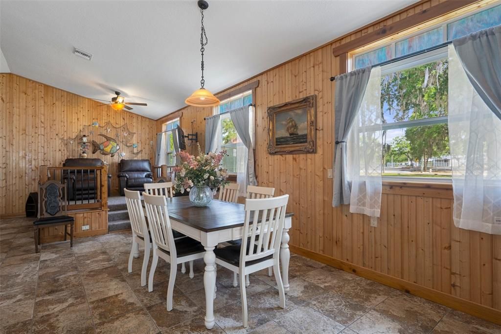 待售: $825,000 (3 贝兹, 2 浴室, 1946 平方英尺)