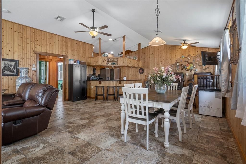 待售: $825,000 (3 贝兹, 2 浴室, 1946 平方英尺)