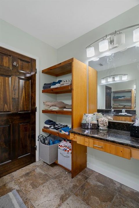 待售: $825,000 (3 贝兹, 2 浴室, 1946 平方英尺)