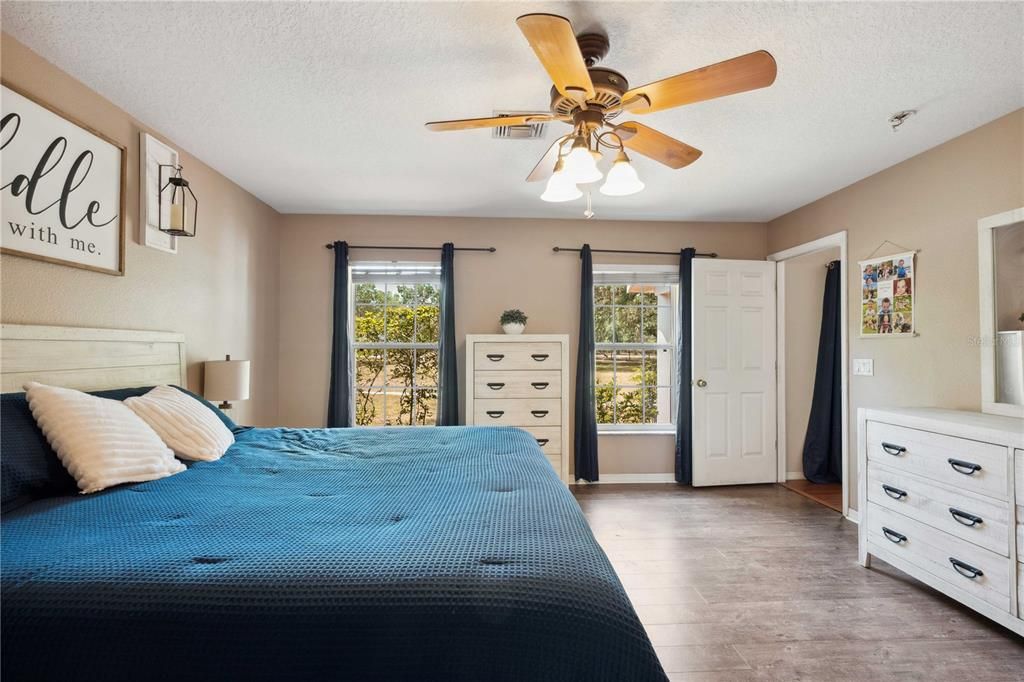 На продажу: $635,000 (4 спален, 2 ванн, 1705 Квадратных фут)