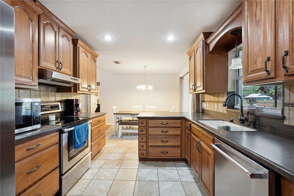 На продажу: $635,000 (4 спален, 2 ванн, 1705 Квадратных фут)