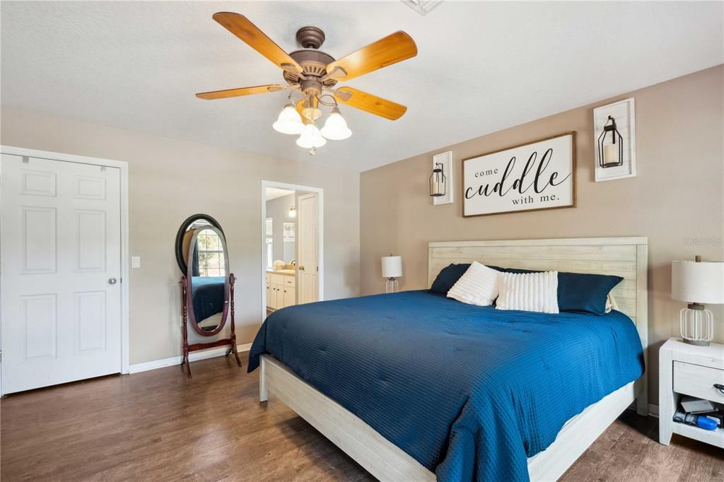 На продажу: $635,000 (4 спален, 2 ванн, 1705 Квадратных фут)