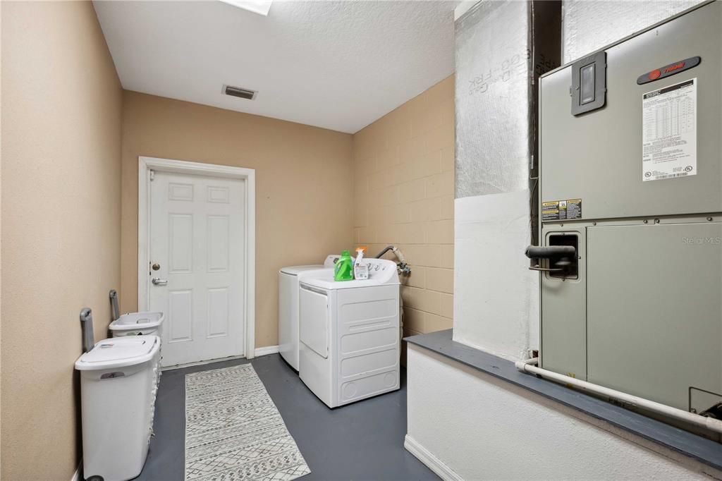 На продажу: $635,000 (4 спален, 2 ванн, 1705 Квадратных фут)