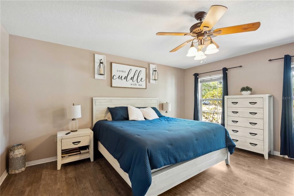 На продажу: $635,000 (4 спален, 2 ванн, 1705 Квадратных фут)