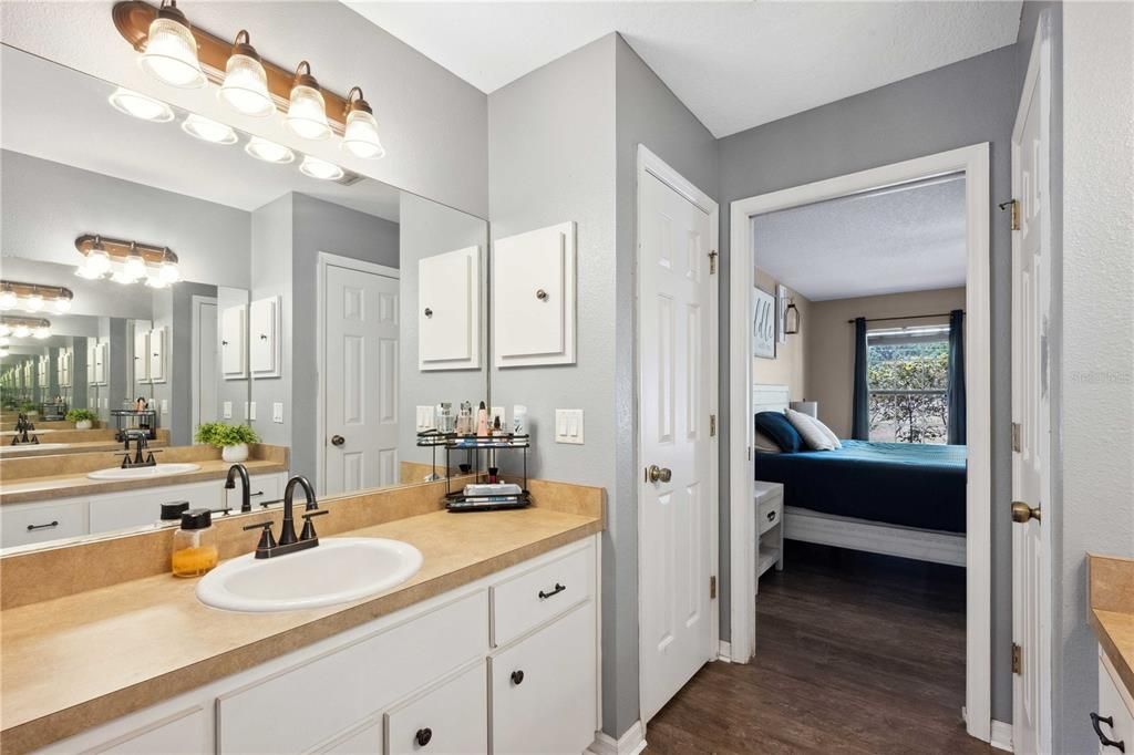 На продажу: $635,000 (4 спален, 2 ванн, 1705 Квадратных фут)