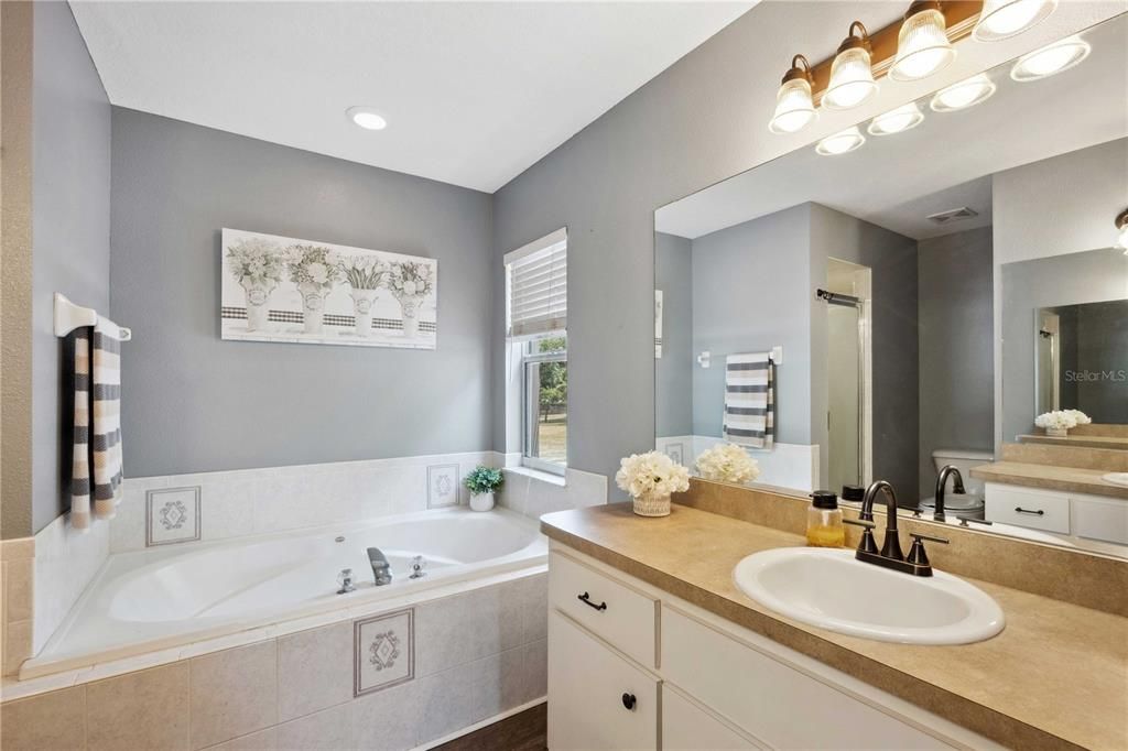 На продажу: $635,000 (4 спален, 2 ванн, 1705 Квадратных фут)