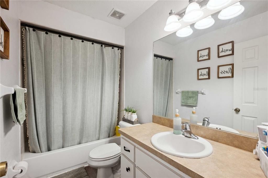 На продажу: $635,000 (4 спален, 2 ванн, 1705 Квадратных фут)