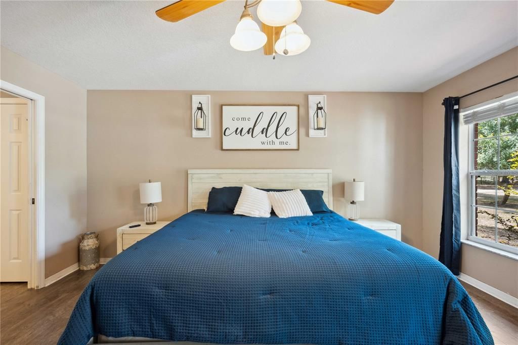 На продажу: $635,000 (4 спален, 2 ванн, 1705 Квадратных фут)