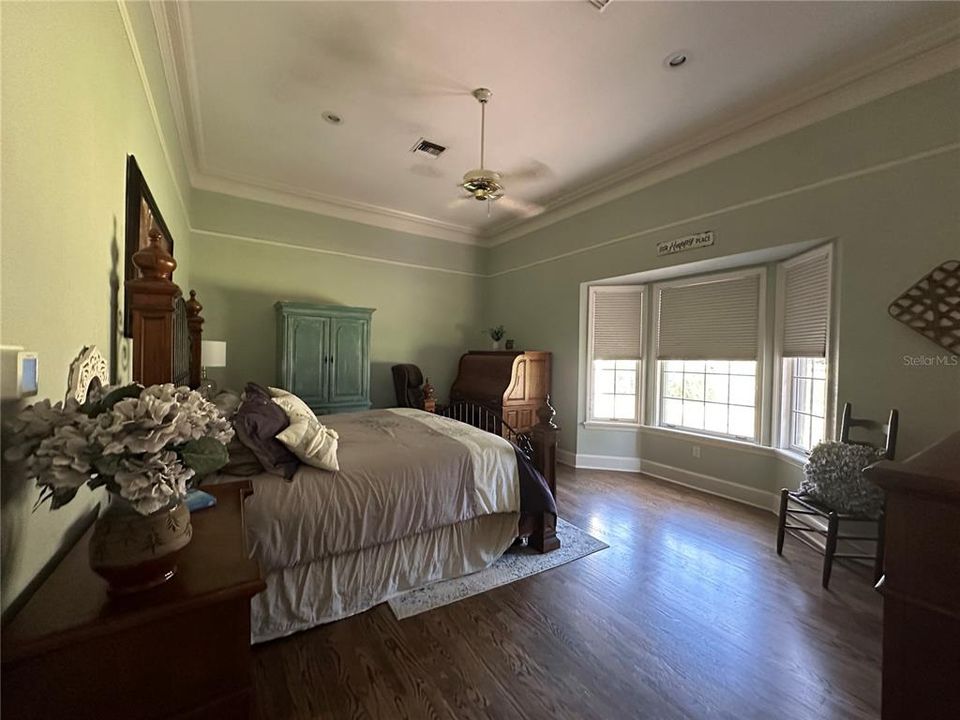 For Sale: $825,000 (3 beds, 4 baths, 3272 Square Feet)