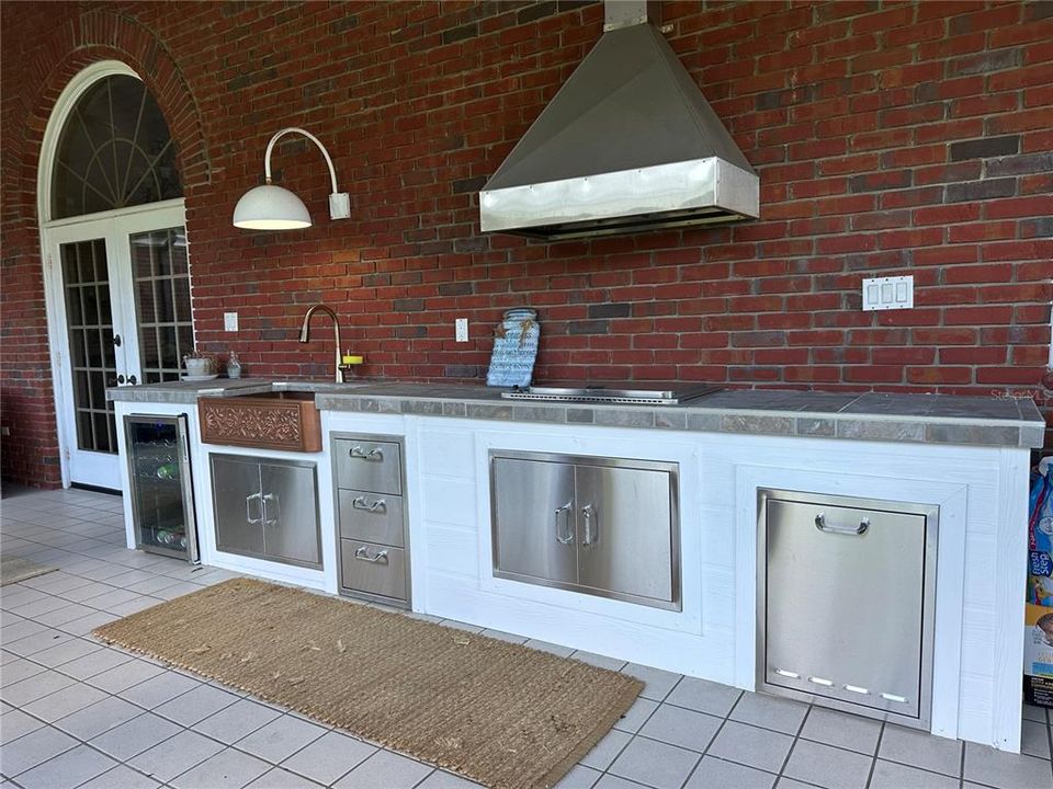 For Sale: $825,000 (3 beds, 4 baths, 3272 Square Feet)