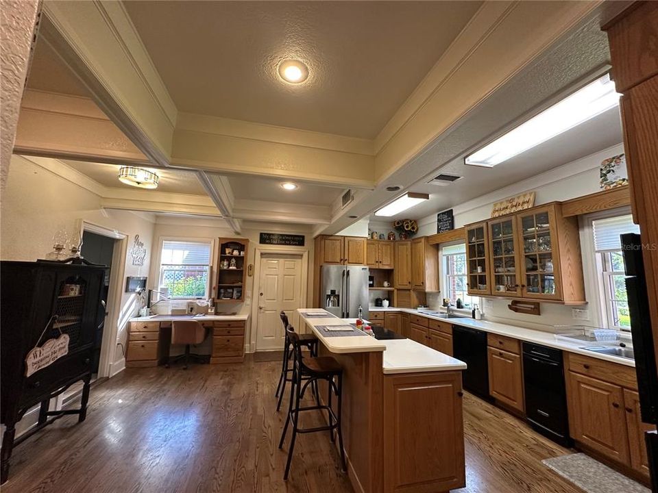 For Sale: $825,000 (3 beds, 4 baths, 3272 Square Feet)