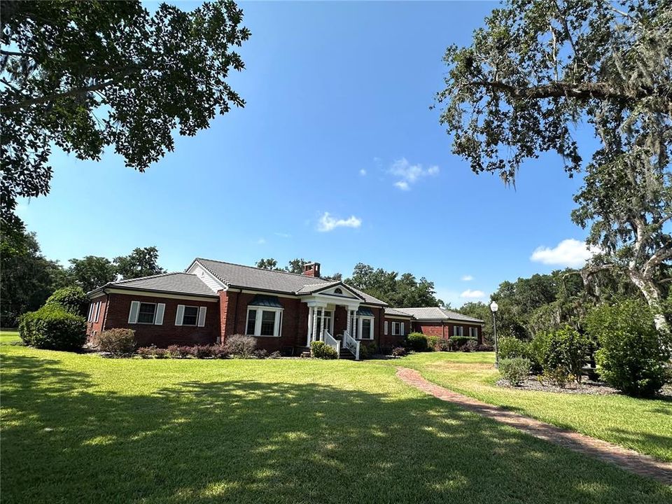 For Sale: $825,000 (3 beds, 4 baths, 3272 Square Feet)