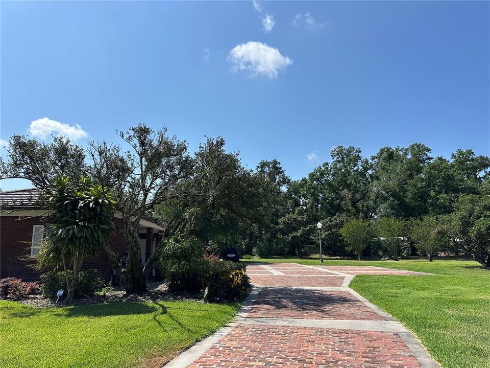 For Sale: $825,000 (3 beds, 4 baths, 3272 Square Feet)