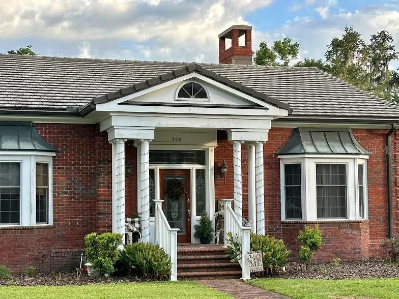 For Sale: $825,000 (3 beds, 4 baths, 3272 Square Feet)