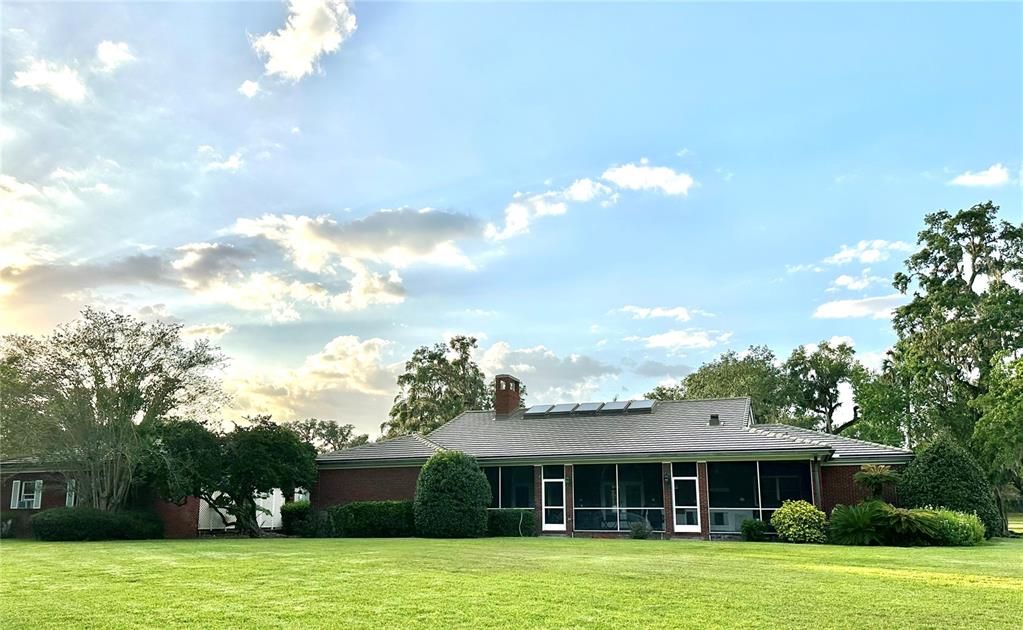 For Sale: $825,000 (3 beds, 4 baths, 3272 Square Feet)