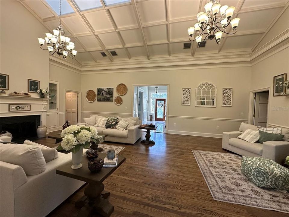 For Sale: $825,000 (3 beds, 4 baths, 3272 Square Feet)