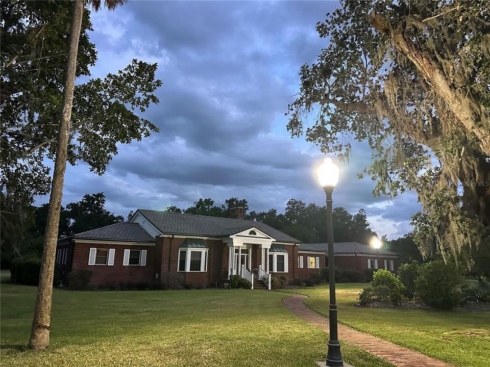 For Sale: $825,000 (3 beds, 4 baths, 3272 Square Feet)