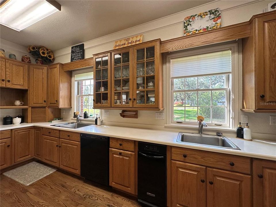 For Sale: $825,000 (3 beds, 4 baths, 3272 Square Feet)