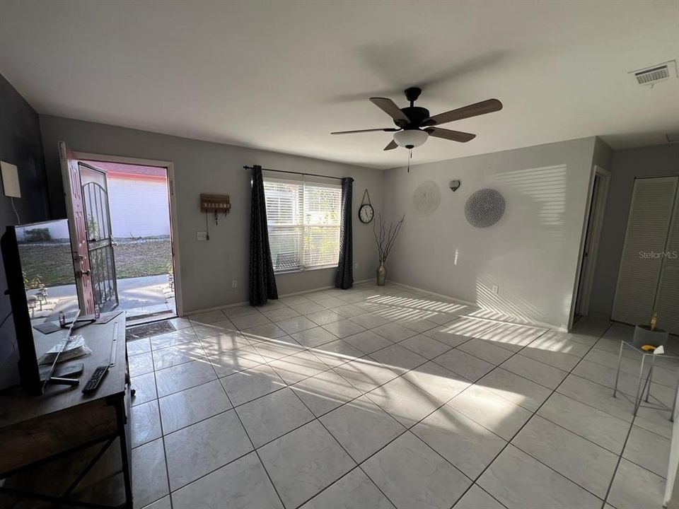 En Venta: $225,000 (2 camas, 2 baños, 960 Pies cuadrados)