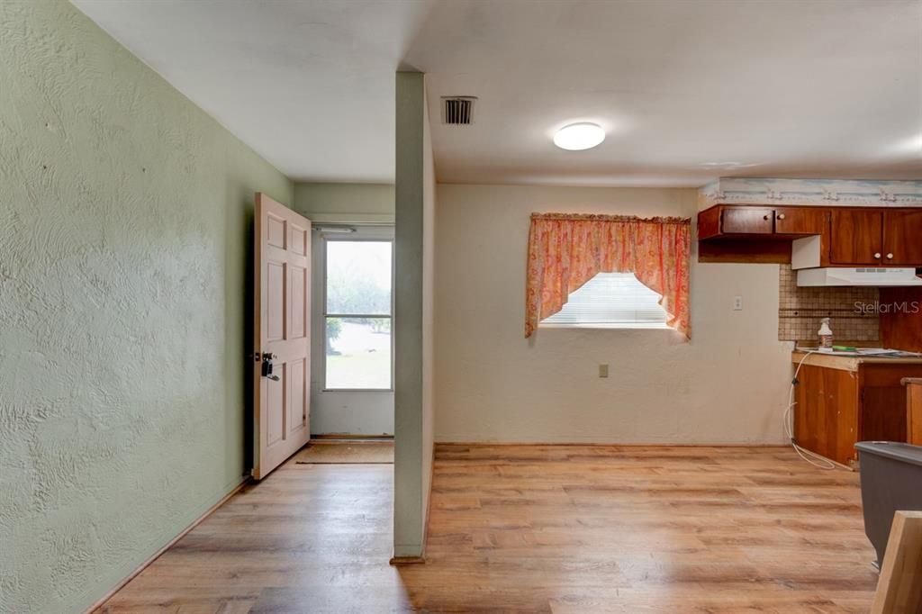 Activo con contrato: $199,900 (3 camas, 2 baños, 1524 Pies cuadrados)